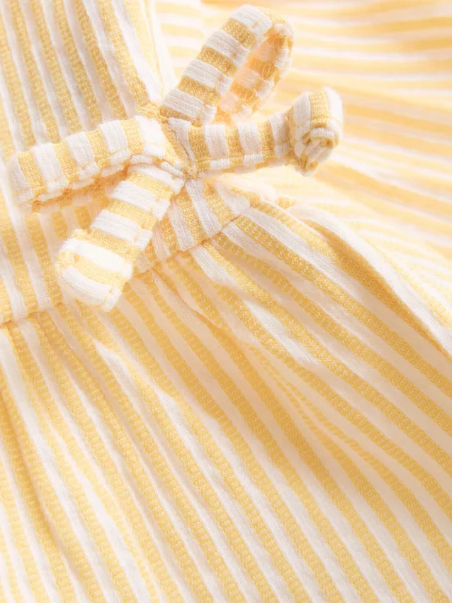 0–36 kk | kukkakuvioinen, brodeerattu peplum-helmainen paita ja Shortsit