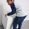 1,5–8 v. | fleece-pyjamat, jossa on dinosauruskuvio