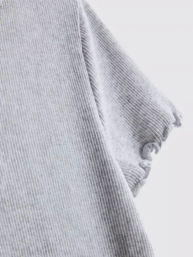 1,5–8 v. | ribbineuloksella reunustettu t-paita