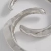 2 kpl sulametallisia rannekoruja