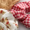 3 kpl:n pakkaus Disneyn Nalle Puh -kuvioisia scrunchie-hiusdonitseja