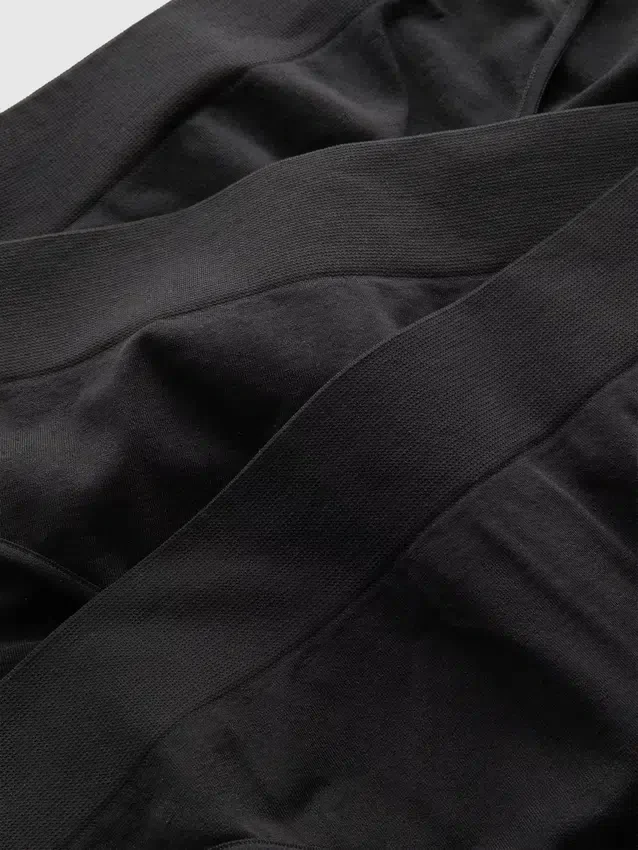 3 kpl:n pakkaus saumattomia minialushousuja