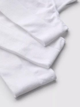 3-pakkaus saumattomia stringejä