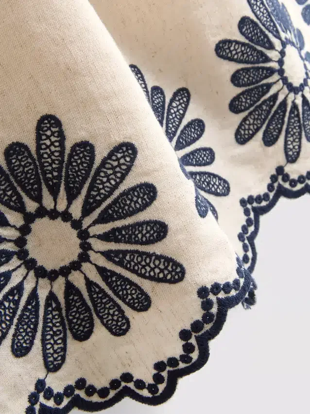 7–15 v. | brodeerattu cami-tyylinen smock-mekko