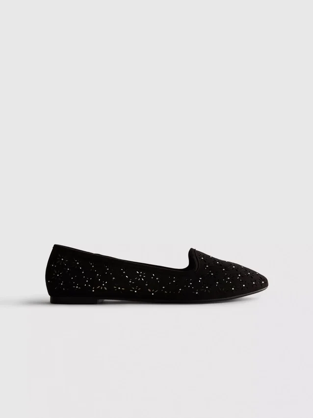 Aukolliset ballerinamatalat kengät