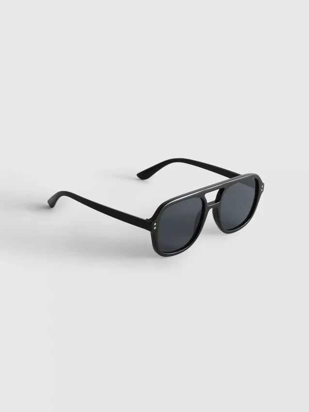 Aviator-tyyliset aurinkolasit