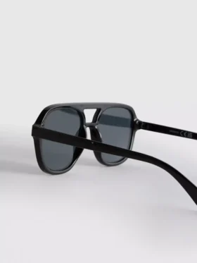 Aviator-tyyliset aurinkolasit