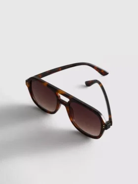 Aviator-tyyliset aurinkolasit