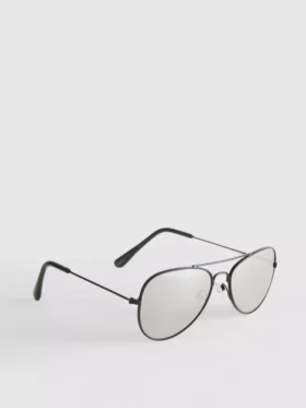 Aviator-tyyliset aurinkolasit