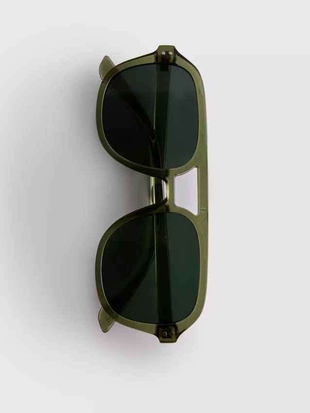 Aviator-tyyliset aurinkolasit