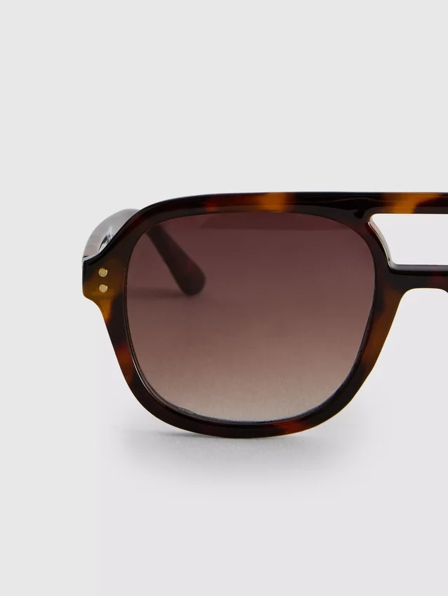 Aviator-tyyliset aurinkolasit