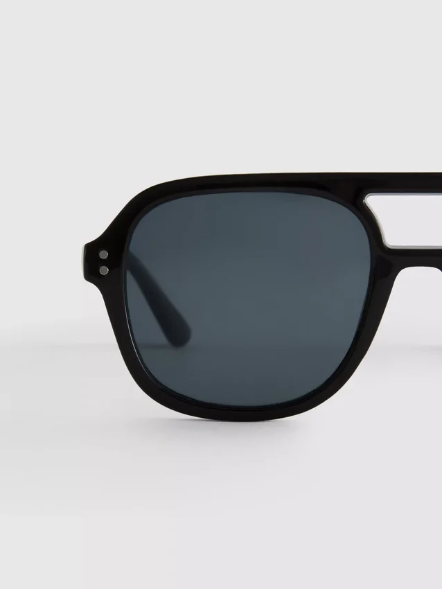 Aviator-tyyliset aurinkolasit