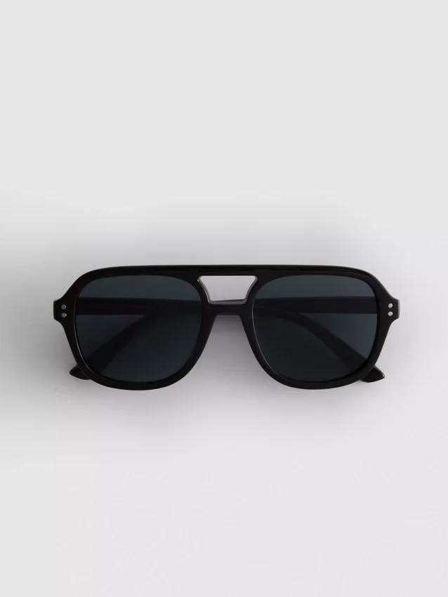 Aviator-tyyliset aurinkolasit
