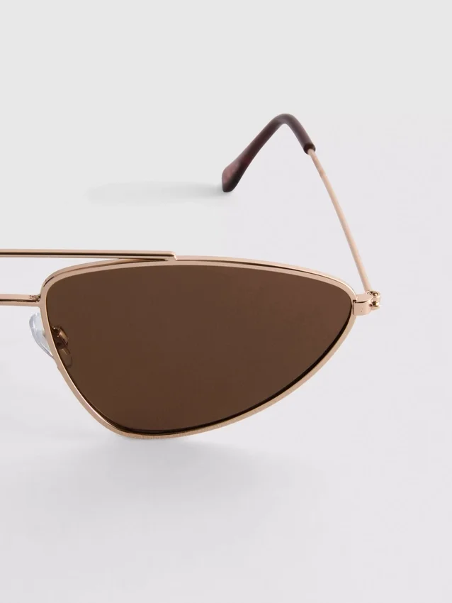 Aviator-tyyliset metallikehyksiset aurinkolasit