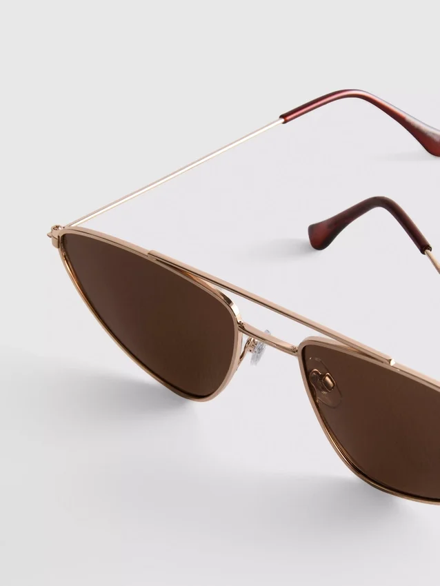 Aviator-tyyliset metallikehyksiset aurinkolasit