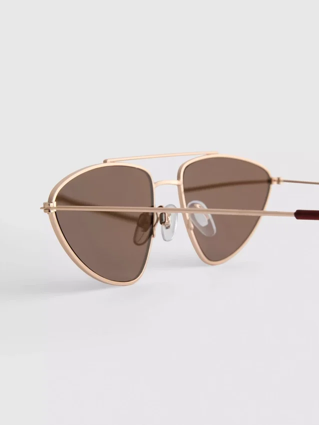 Aviator-tyyliset metallikehyksiset aurinkolasit