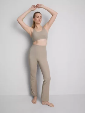 Bodysculpt Performance -leggingsit, levenevät lahkeet