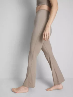 Bodysculpt Performance -leggingsit, levenevät lahkeet