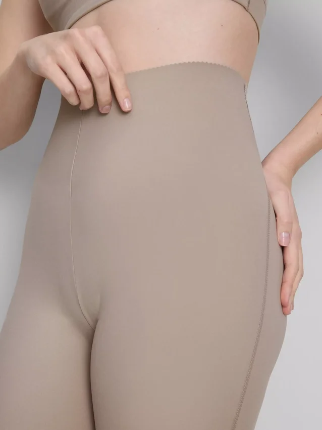 Bodysculpt Performance -leggingsit, levenevät lahkeet