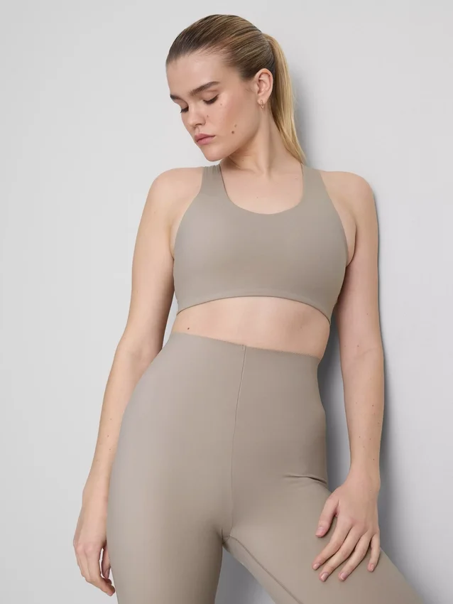 Bodysculpt-urheilupaita, jossa on leikkauksia