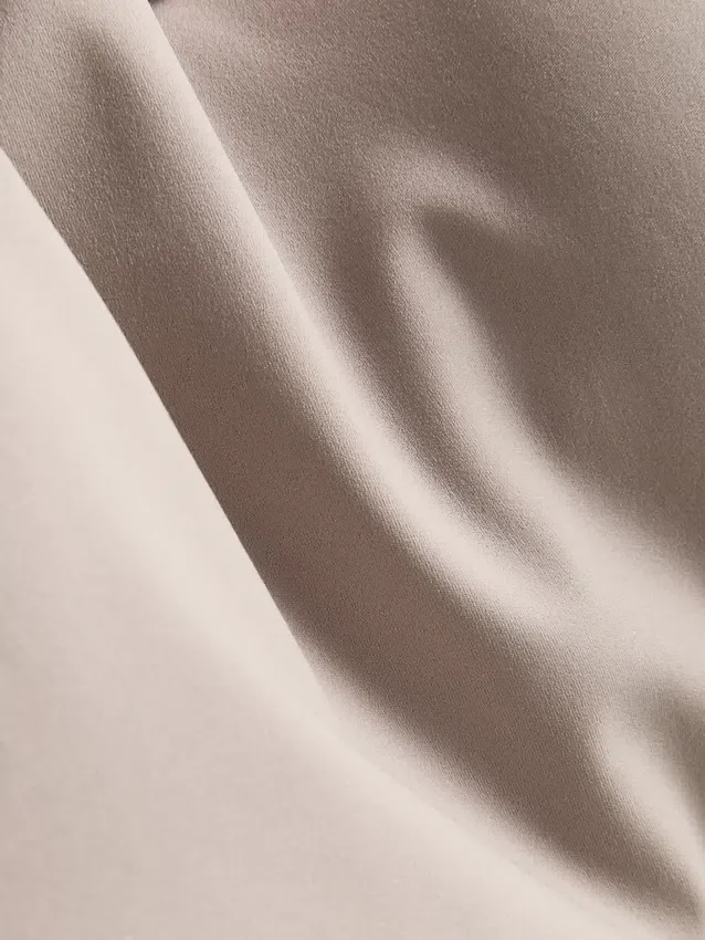 Bodysculpt-urheilupaita, jossa on leikkauksia