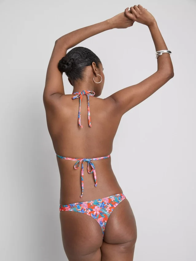 Brasilialainen kolmiomallinen bikinisetti