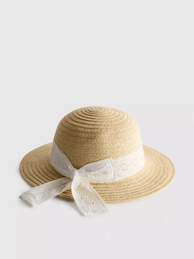 Broderie anglaise -kudottu hattu
