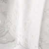 Broderie-koristeltu sivusidottava toppi