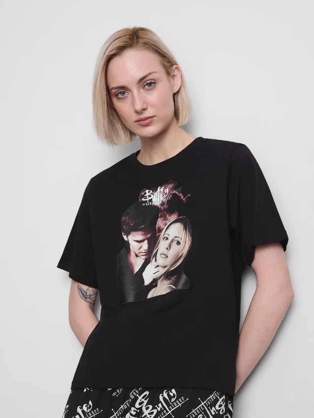 Buffy, vampyyrintappaja -kuvioiset pyjamat