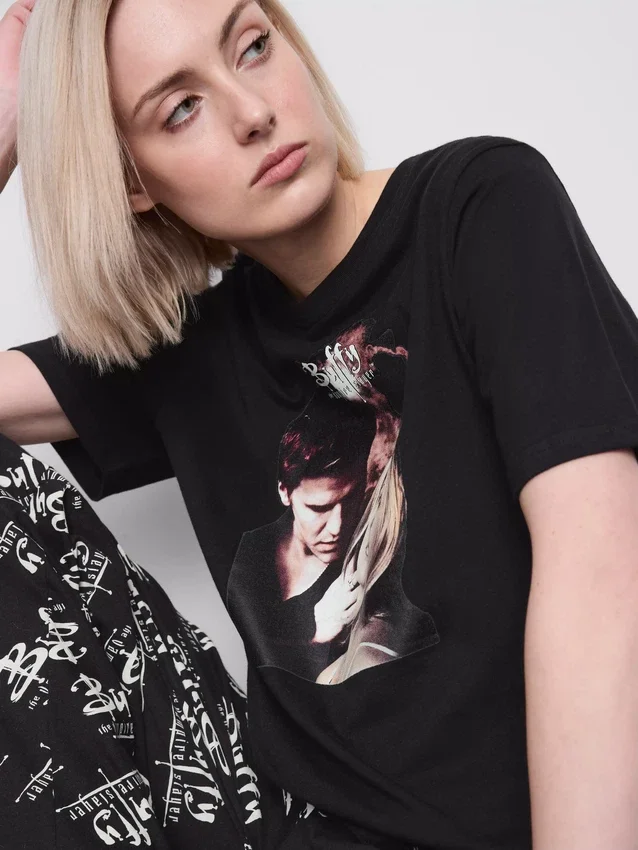 Buffy, vampyyrintappaja -kuvioiset pyjamat