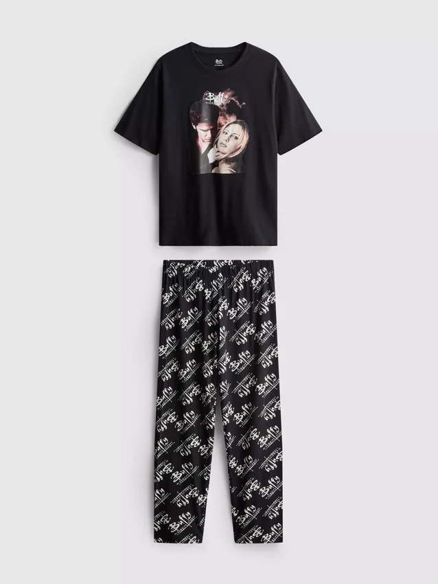 Buffy, vampyyrintappaja -kuvioiset pyjamat