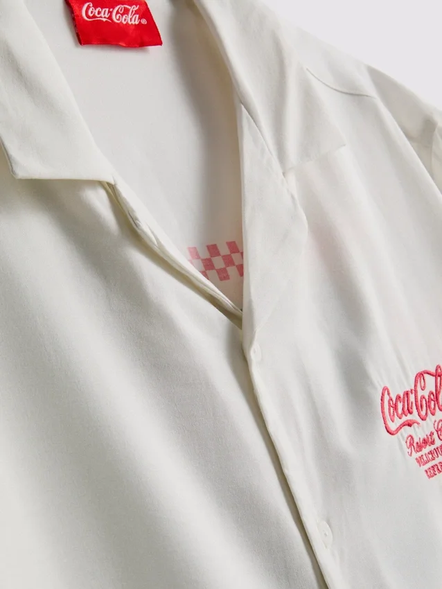Coca-Cola-lyhythihainen paita