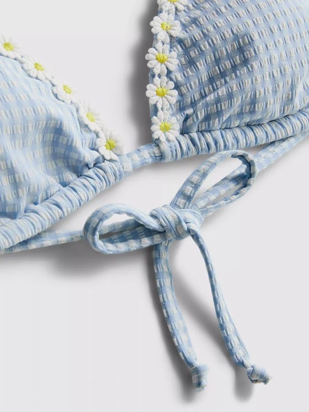 Daisy-koristeinen gingham-kuvioinen kolmiomainen bikiniliivi