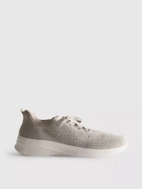 Diamanttiyksityiskohdilla varustetut slip-on-tennarit