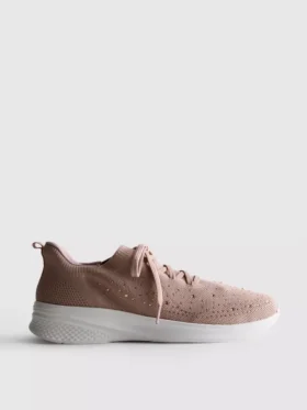 Diamanttiyksityiskohdilla varustetut slip-on-tennarit