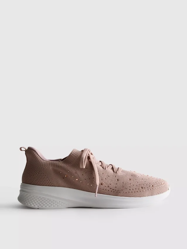 Diamanttiyksityiskohdilla varustetut slip-on-tennarit