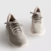 Diamanttiyksityiskohdilla varustetut slip-on-tennarit