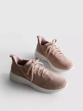 Diamanttiyksityiskohdilla varustetut slip-on-tennarit