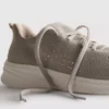 Diamanttiyksityiskohdilla varustetut slip-on-tennarit