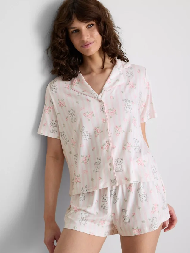Disneyn Aristokissat -Marie-shortsit ja boyfriend-pyjamat
