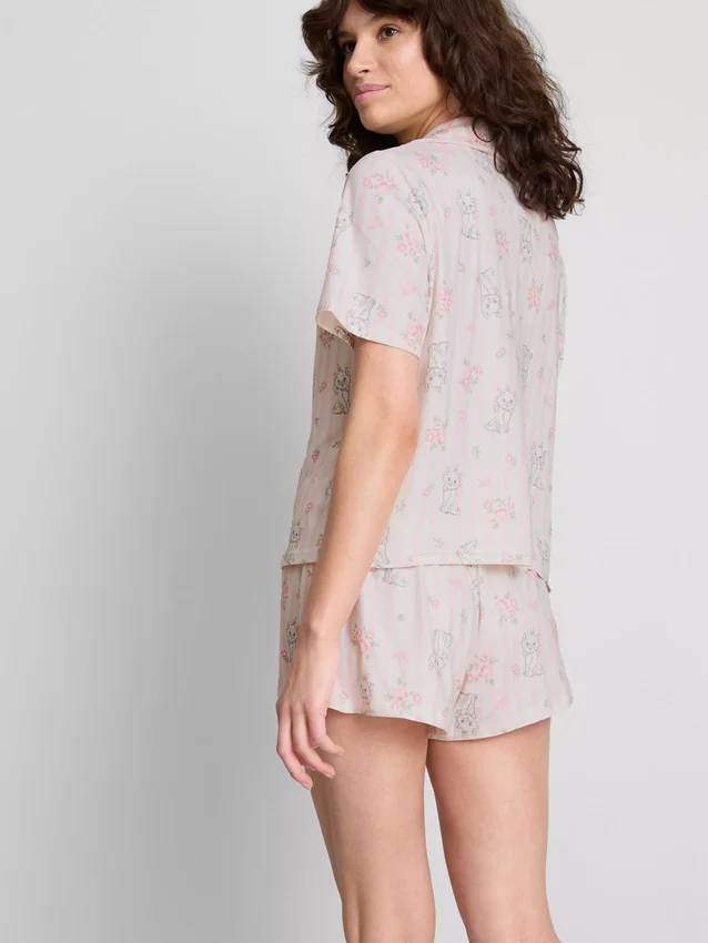 Disneyn Aristokissat -Marie-shortsit ja boyfriend-pyjamat