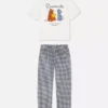 Disneyn hahmokuviolla koristellut pyjamat