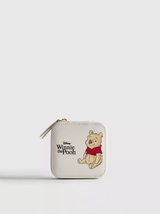 Disneyn Nalle Puh -hahmolla koristeltu korut-rasia