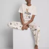 Disneyn puuvillaseoksesta valmistetut graafiset pyjamat