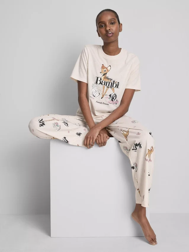 Disneyn puuvillaseoksesta valmistetut graafiset pyjamat