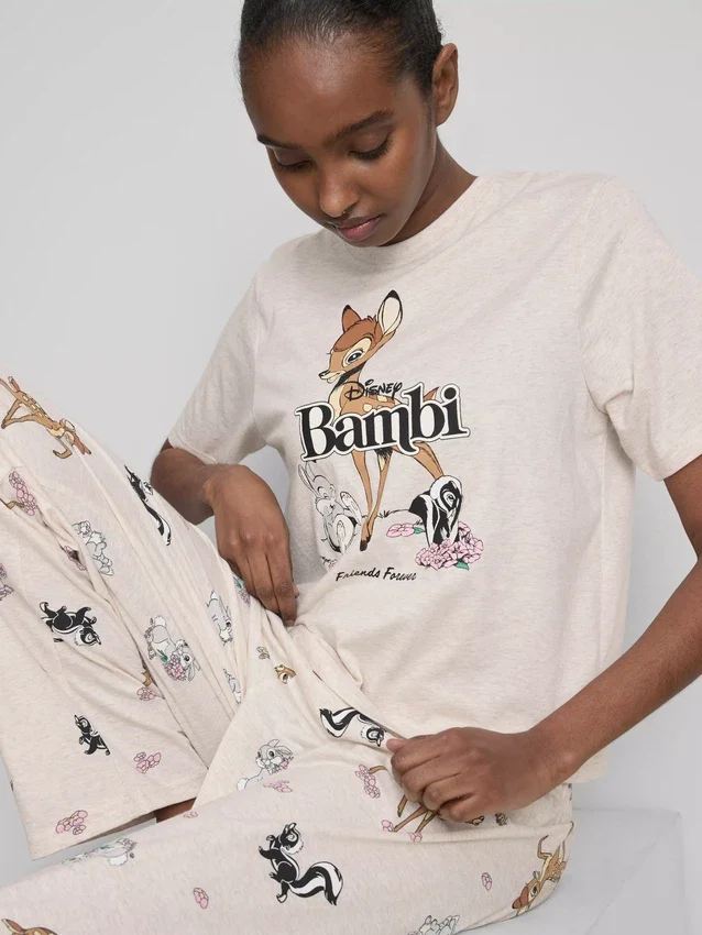 Disneyn puuvillaseoksesta valmistetut graafiset pyjamat