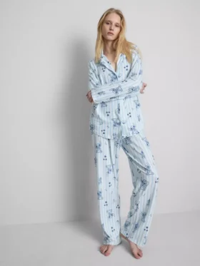 Disneyn Stitch-raidalliset boyfriend-pyjamat
