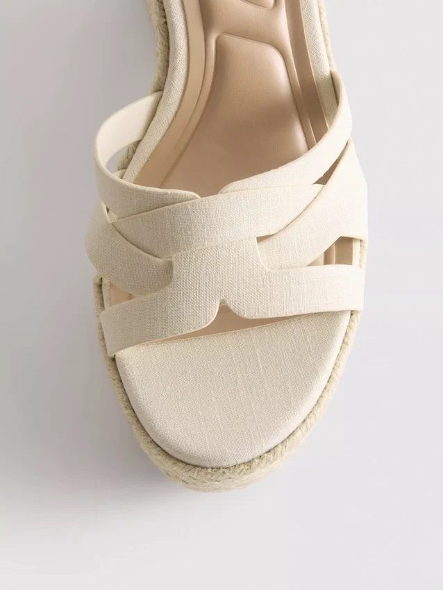 Espadrille-kiilakorkoiset sandaalit