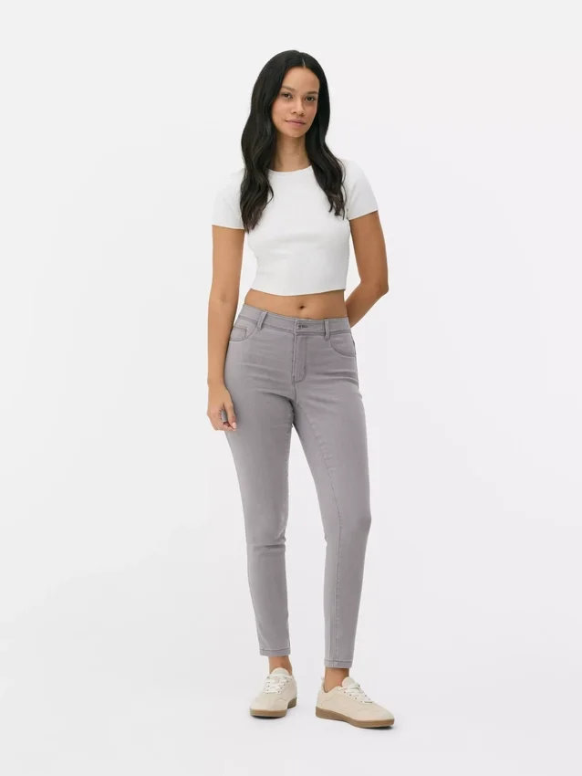 Essential-malliset keskikorkeat skinny-farkut | tavallinen