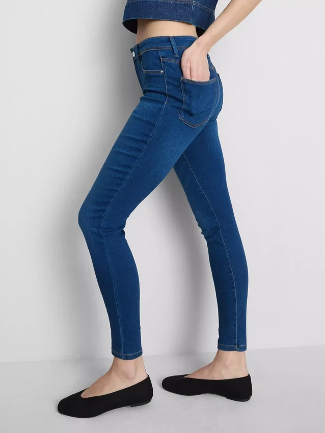 Essential-malliset keskikorkeat skinny-farkut | tavallinen